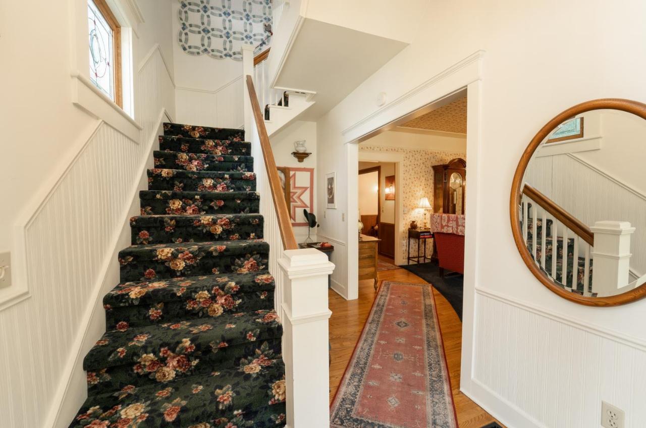 Yelton Manor Bed And Breakfast South Haven Eksteriør billede